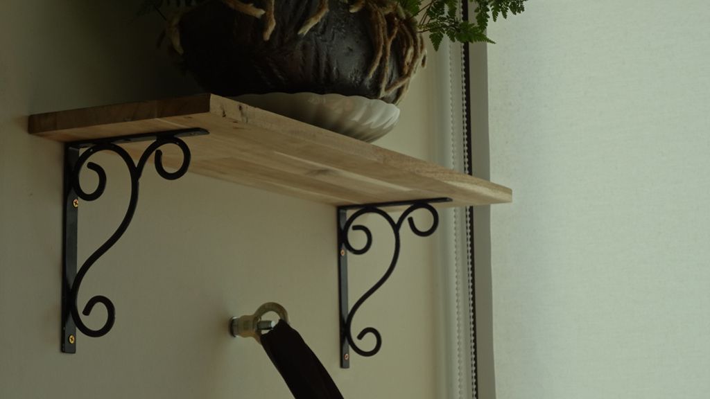 베란다 벽에 화분받침용 선반 달기