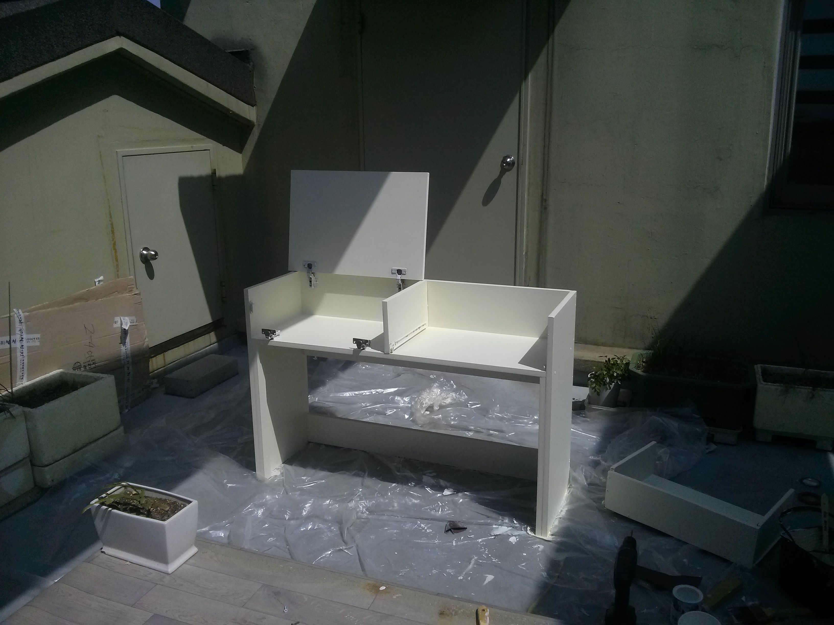 MDF로 만든 화장대겸 책상