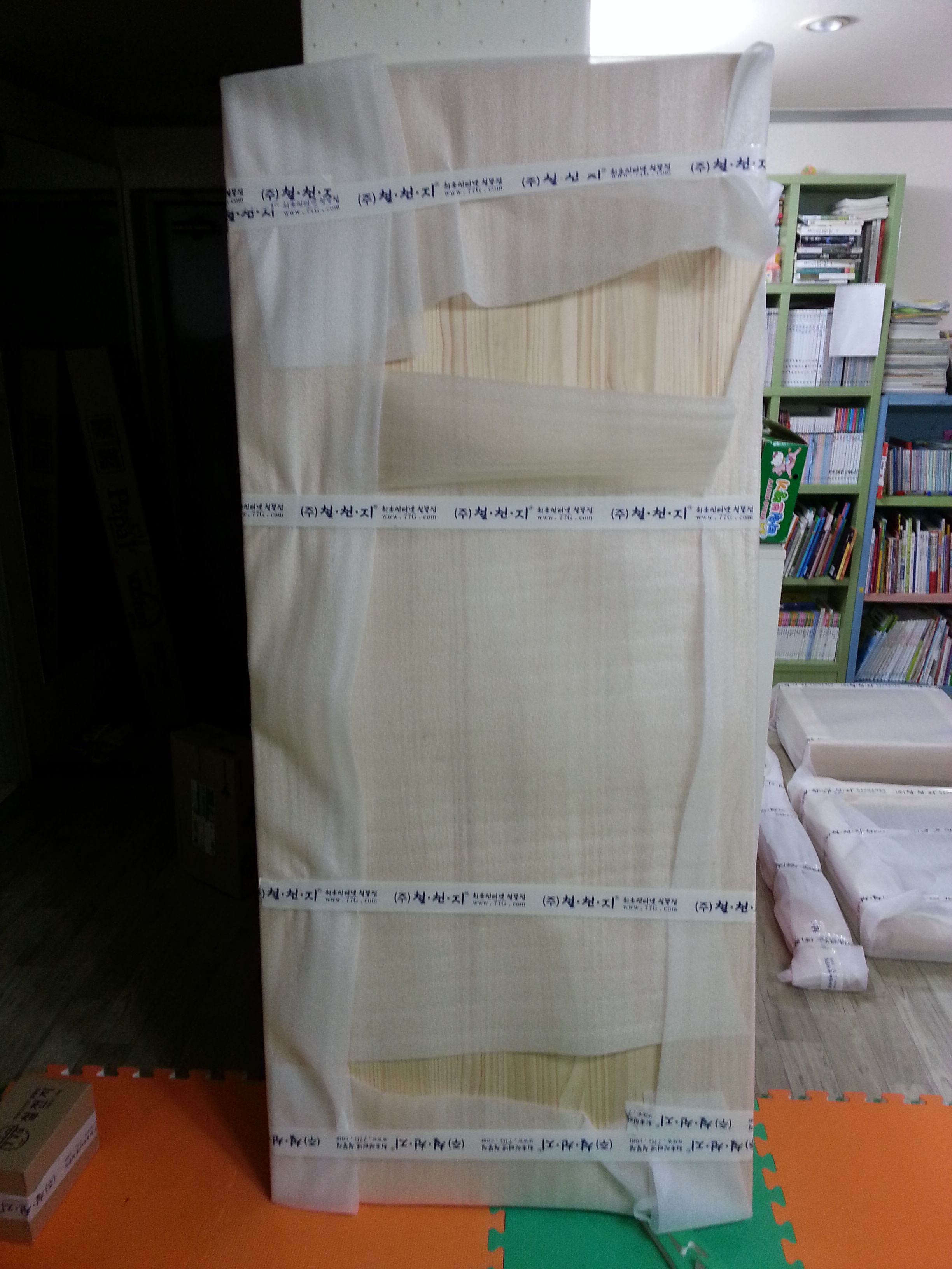 서랍이 달린 식탁겸 책상