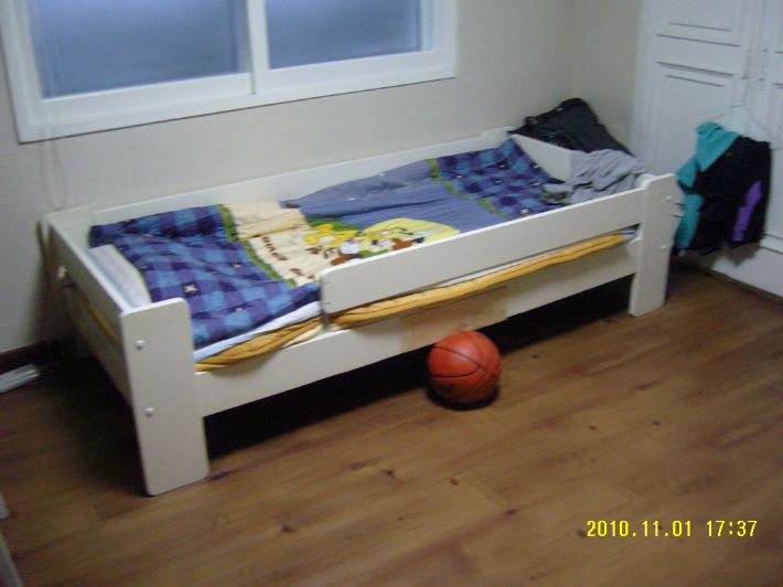 평상형 침대를 만들었습니다.