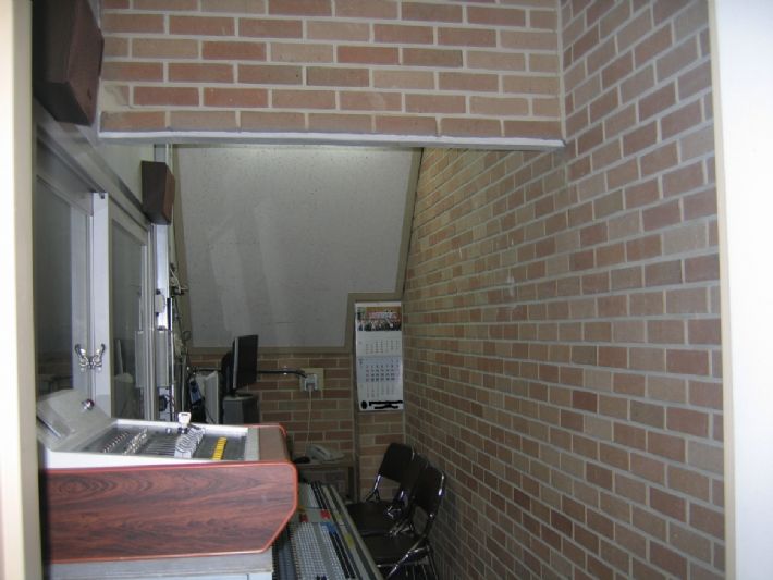 자작합판으로 만든 선반장