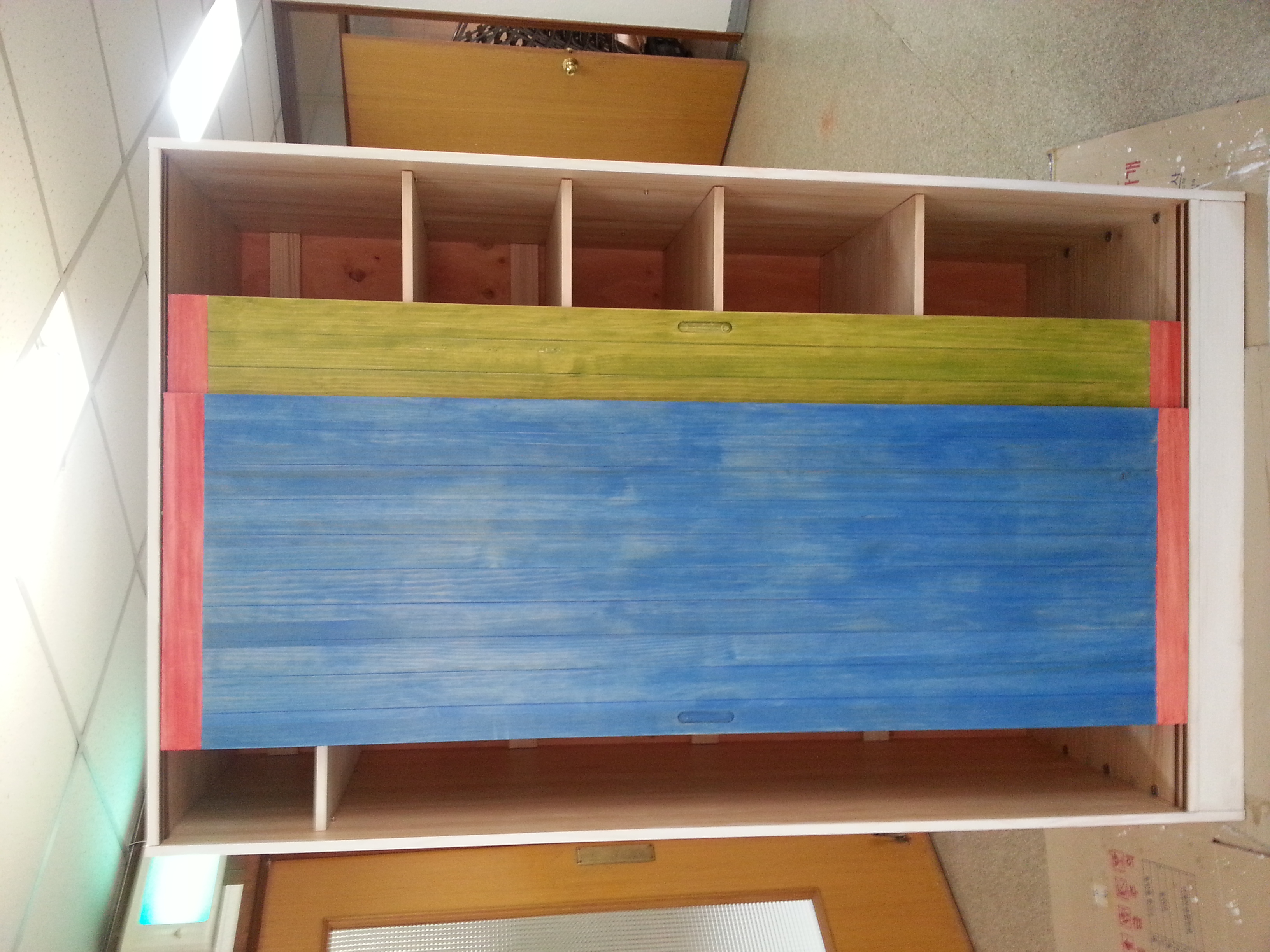 집성목으로 만든옷장...