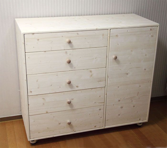 집성목으로 만든 하윤이 서랍장