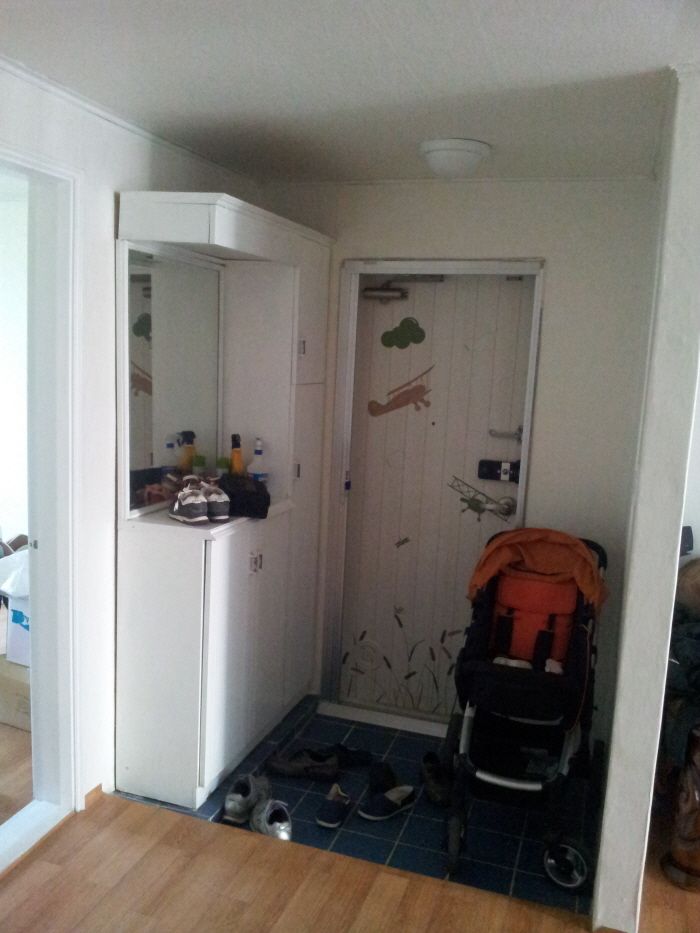 삼나무로 만든 현관 중문과 신발장