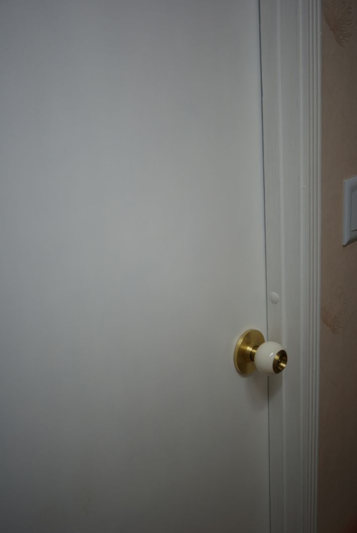 도어 및 문틀 도색, 손잡이 교체 / 렌지 수납장 부분 리폼