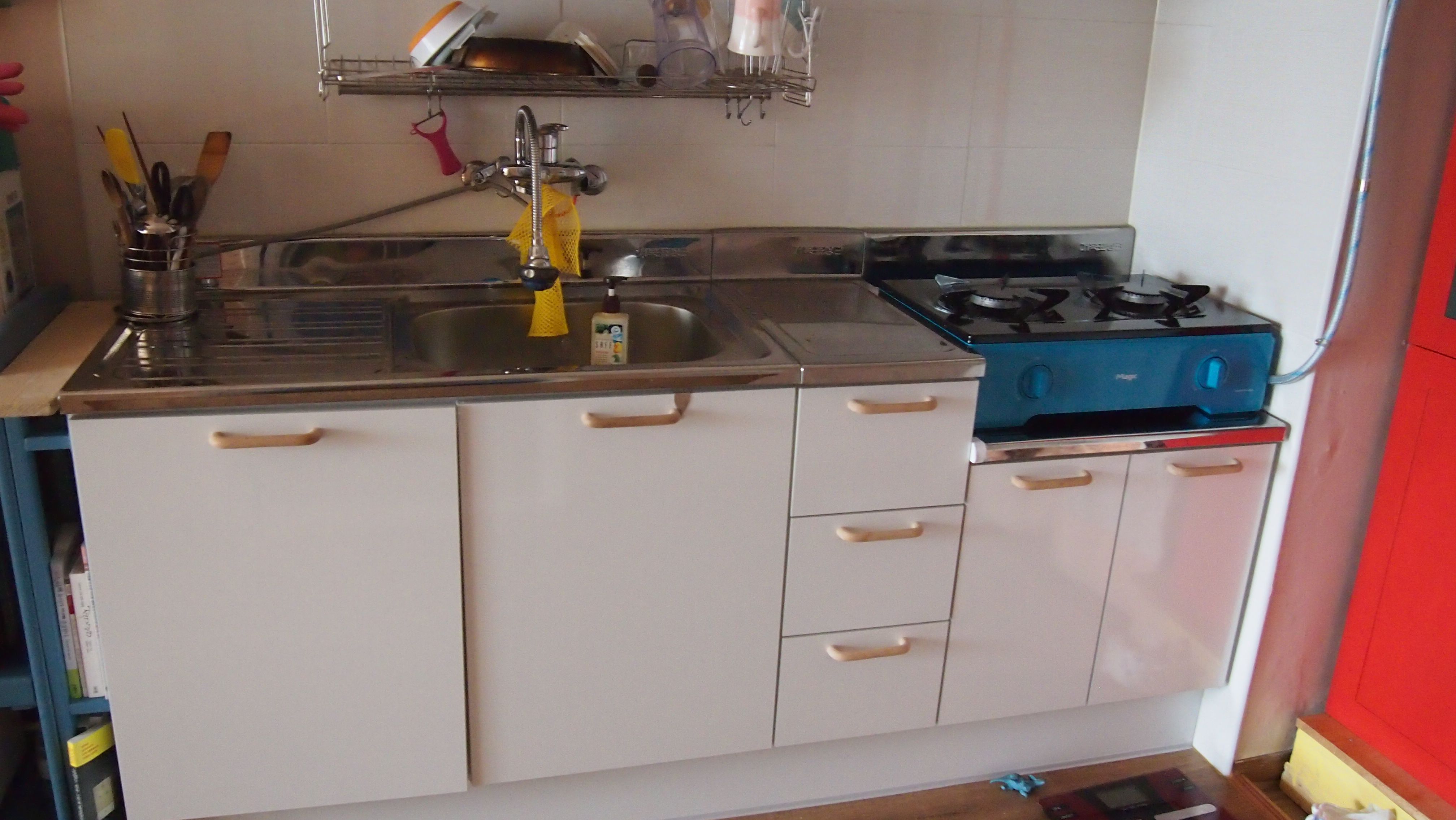 소나무로 만든 싱크대 상판