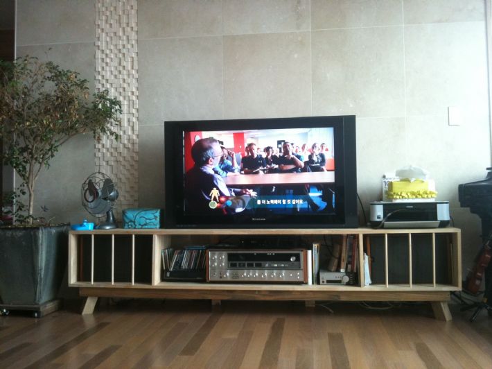 에쉬로 만든 TV,오디오 겸용 장식장 