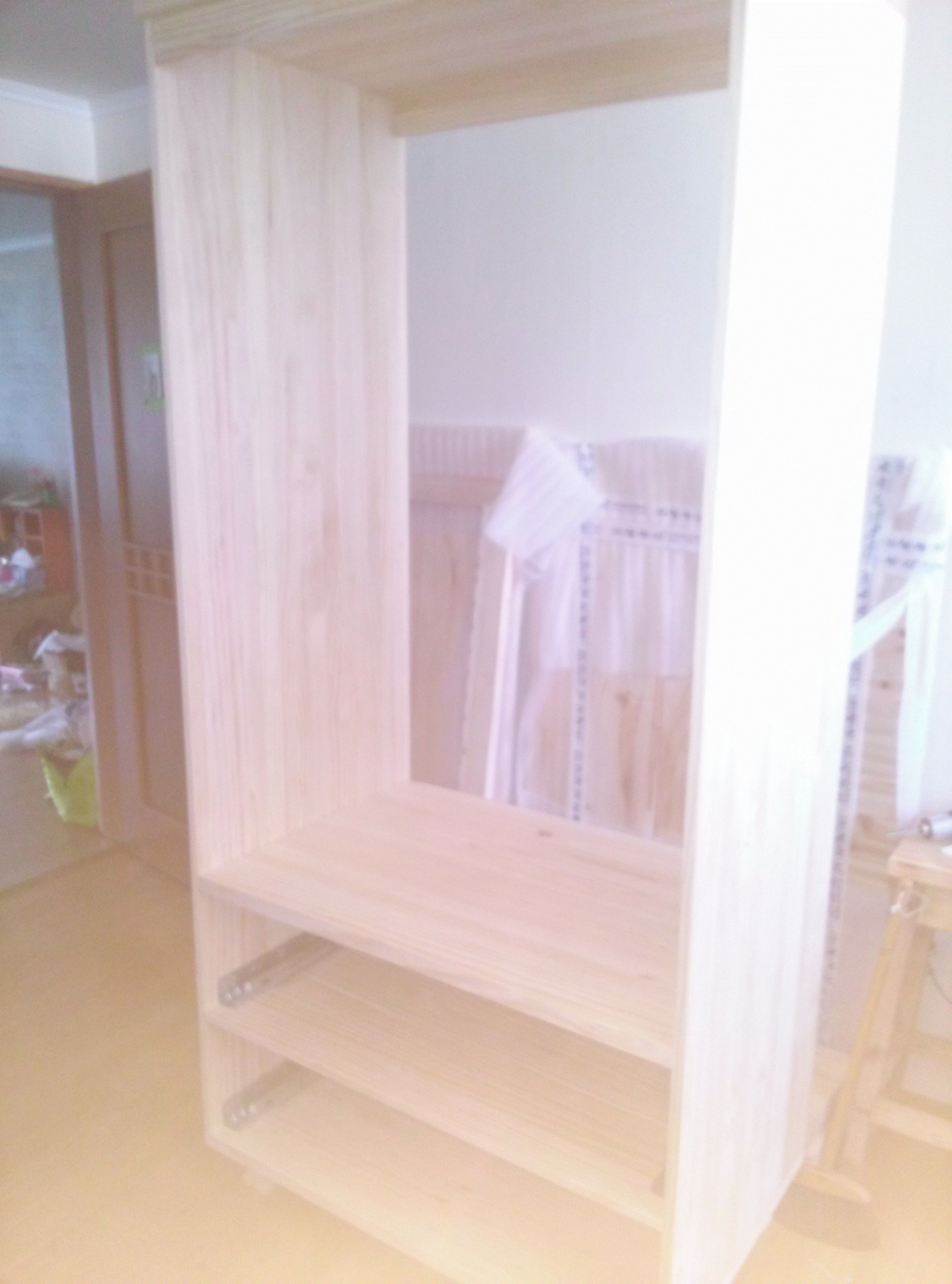 갤리리 옷장과 책상