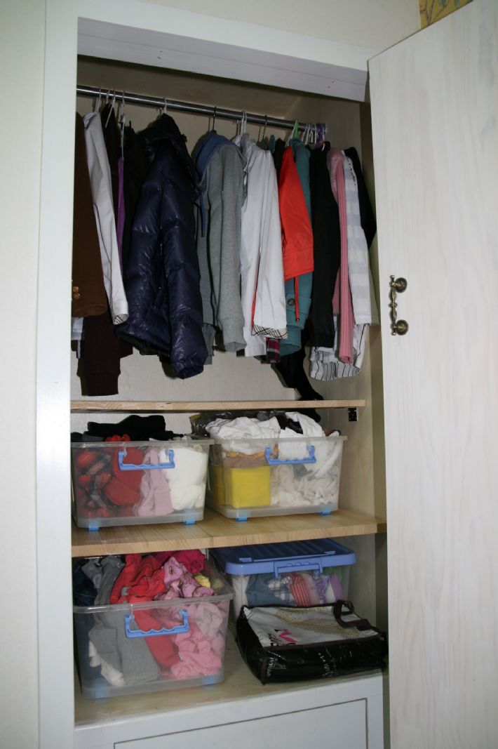 집성목으로 만든 붙박이장 문