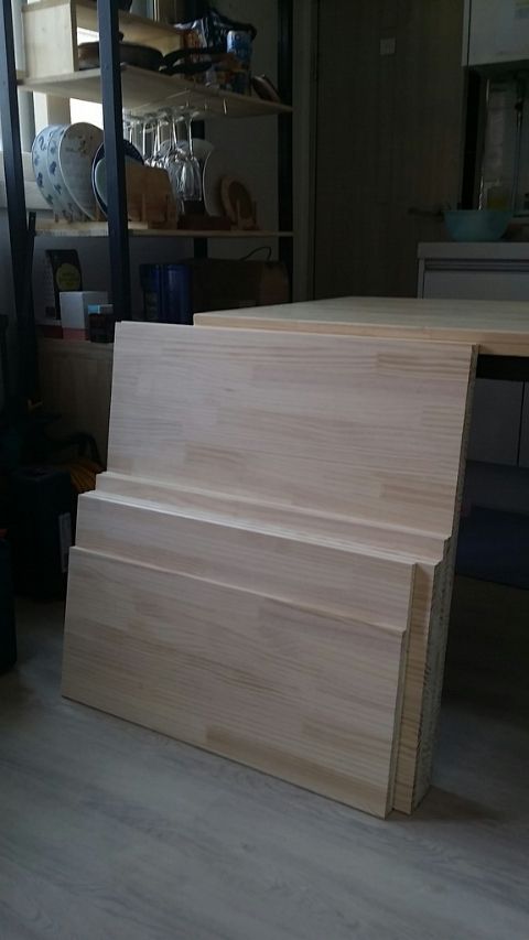 소나무로 만든 고양이 화장실 빌딩