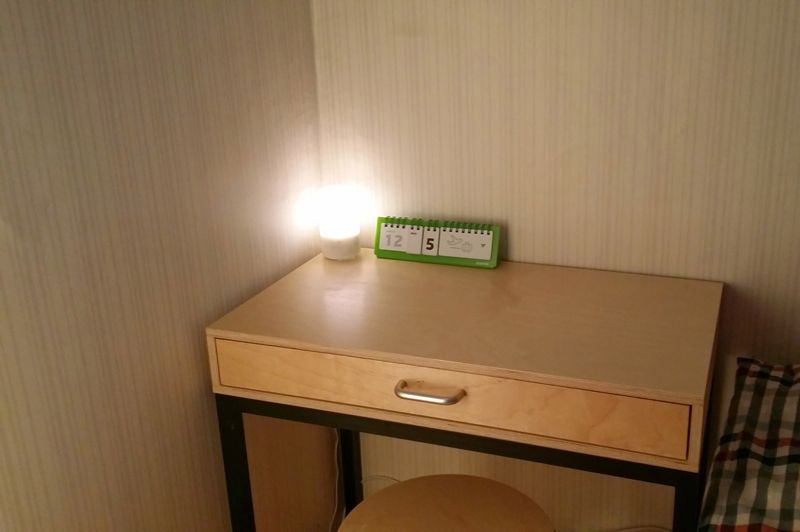 자작합판으로 만든 심플책상