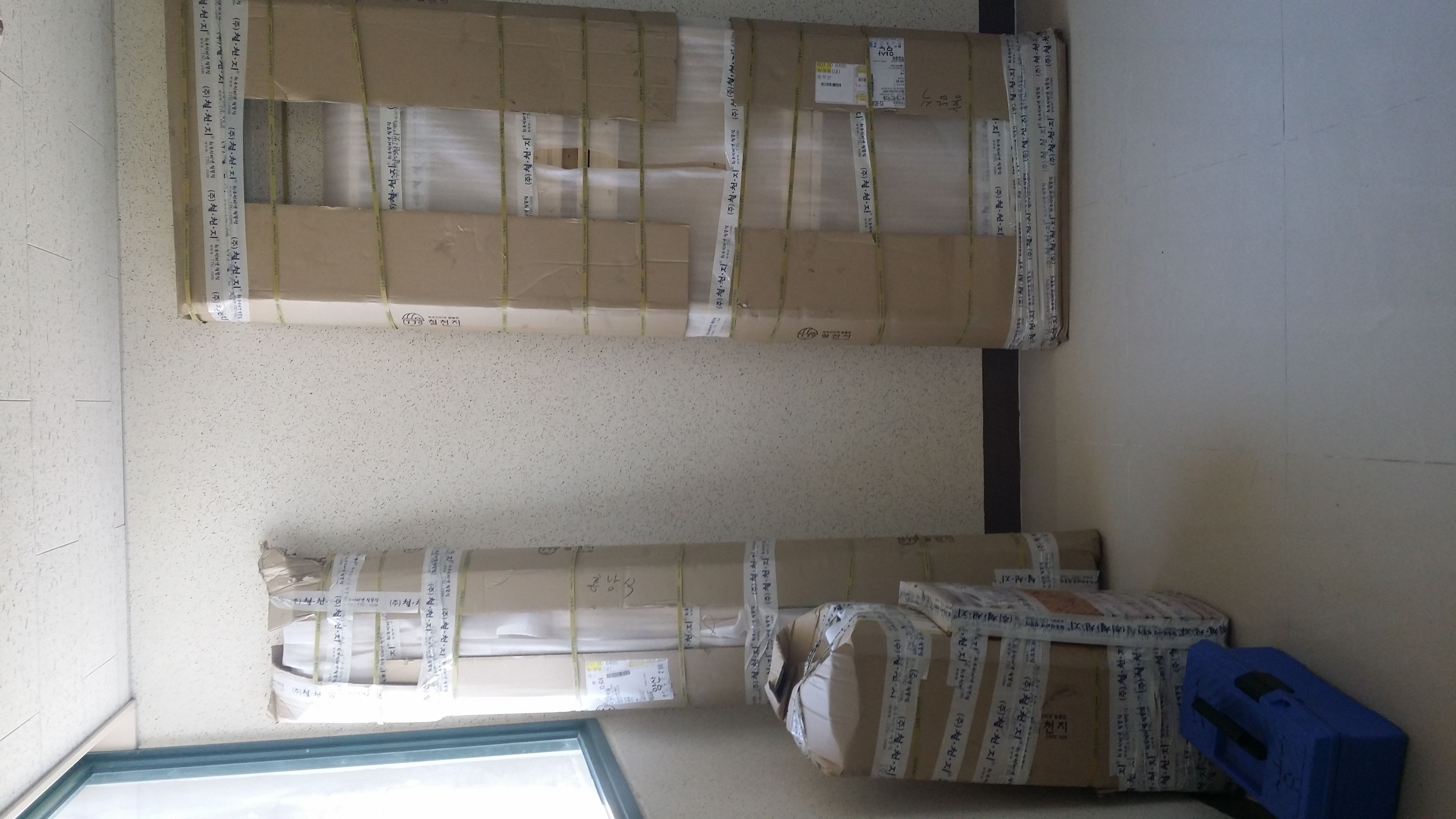 스프러스 집성목으로 만든 수납장