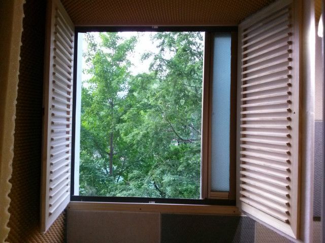 베란다 샤시창에 덧문달고 단열효과와 방음자재부착하여 방음실만들기