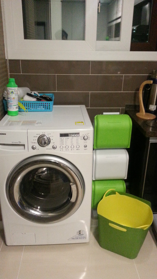 집성목으로 만든.. 세탁기장(?)과 빨래통