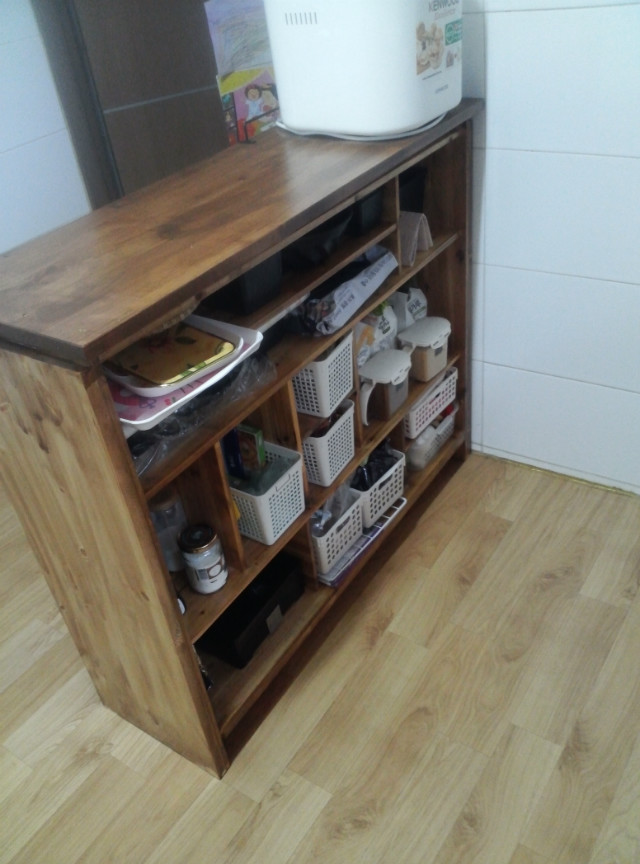 집성목으로 만든 아일랜드조리대