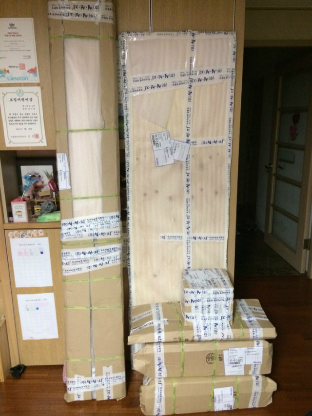 뉴질랜드 소나무로 만든 책장