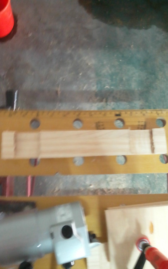 미송집성각목과 집성판재로 만든 스톨의자