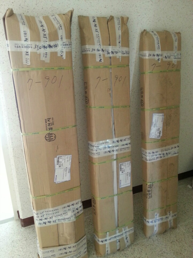 책상과 함께 책꽂이도 올립니다^^