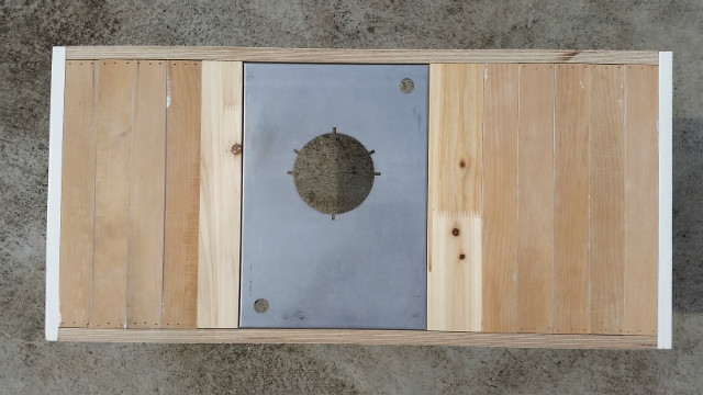 절단나무로 만든 캠핑테이블