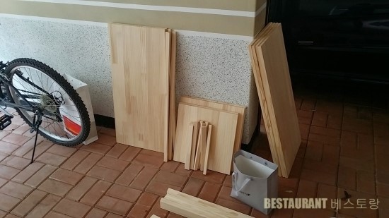 칠레파인 솔리드15T 를 이용한 주방 수납장