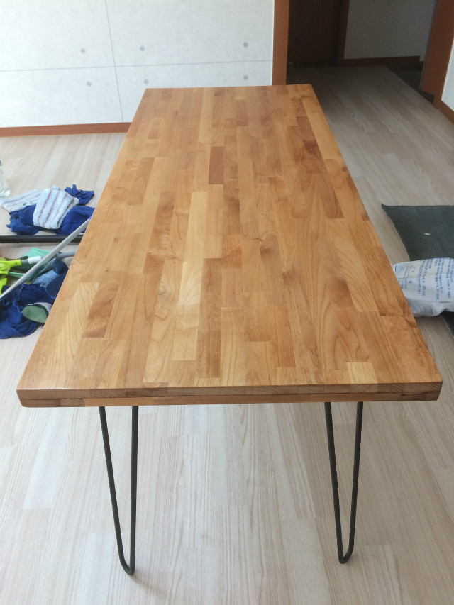 오리나무 집성목으로 만든 책상