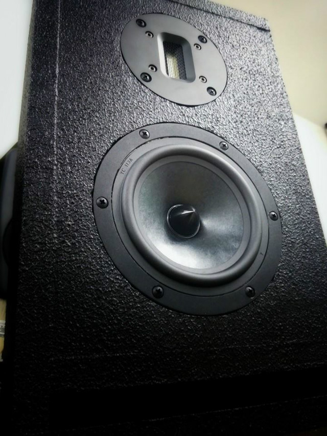 삼나무로 만든 리본 트위터 스피커