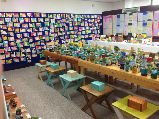 X자 다리로 된 의자 만들어봤어요.