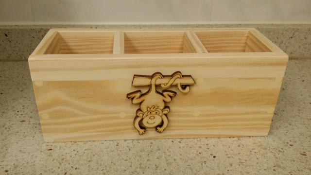 집성목으로 만든 연필꽂이