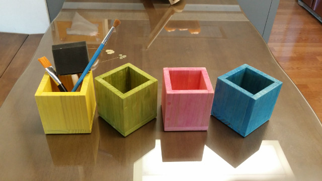 집성목으로 만든 연필꽂이