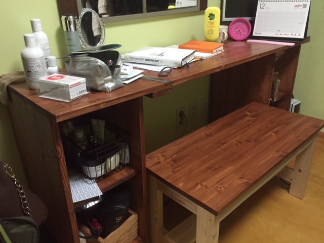 집성목(홍송)으로 만든 화장대 겸 책상