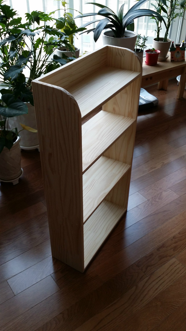 집성목으로 만든 화장품 정리대