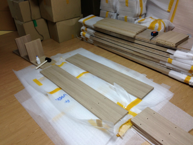 책장 겸 모니터 수납장