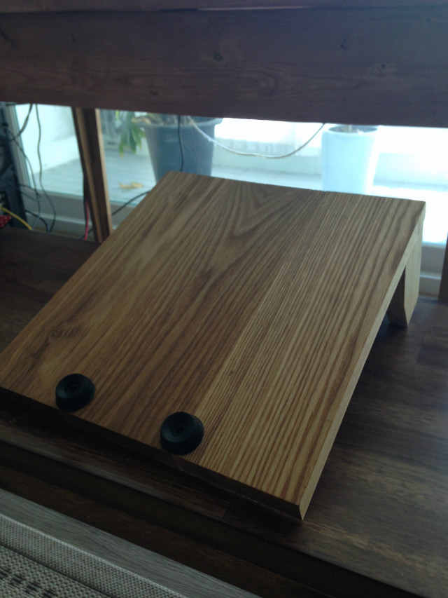 짜투리 나무로 만든 책받침대