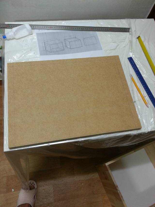 MDF와 삼나무로 만들 수납장