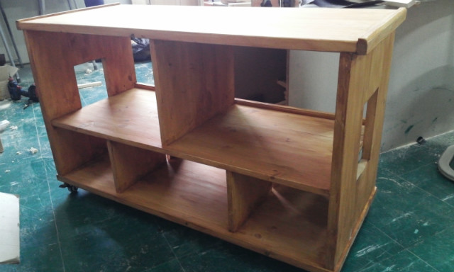 홍송으로 만든 오디오장