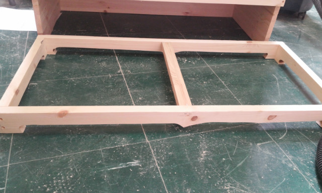 홍송으로 만든 반닫이 서랍장