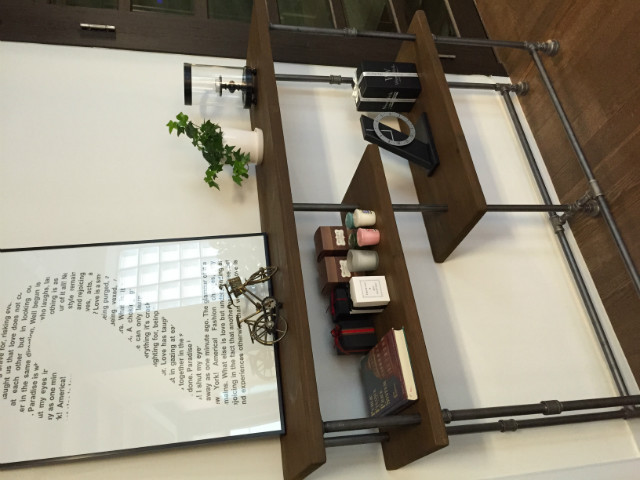 현관 옆 장식 선반