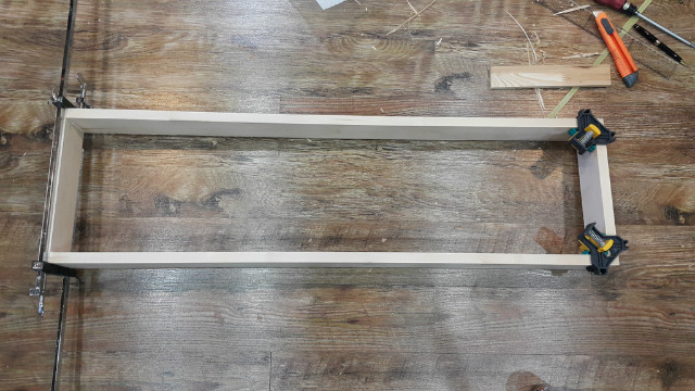 자작나무와 홍송으로 만든 어항 등갓