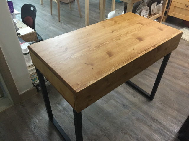 아내를 위한 화장대. 