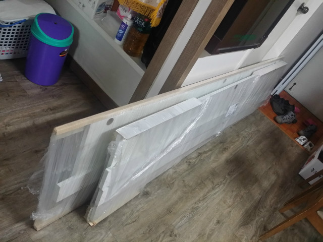 붙박이 공간 문짝 시공.