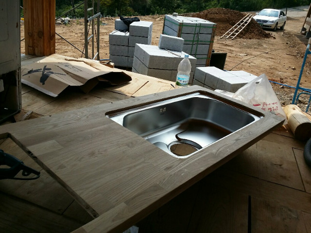  아내를 위한 목재 싱크대 