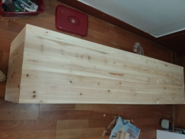 집성목으로 만든 티비장