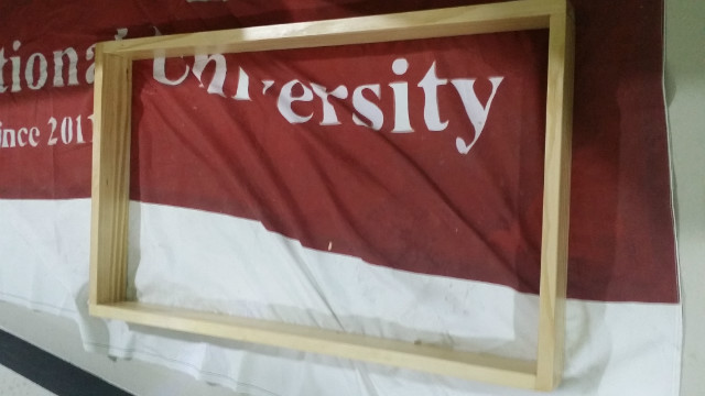 상판에 치마를 부착하기 위한 철물