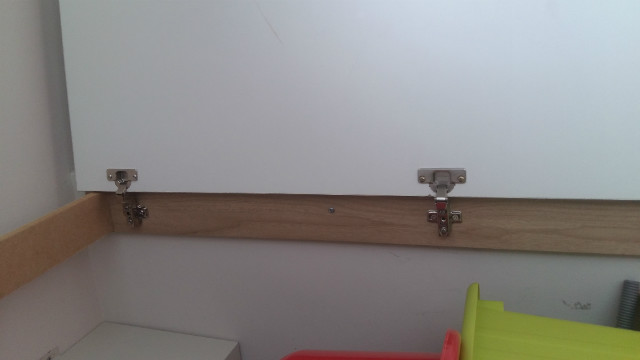 UV펄 코팅합판으로 만든 창고문