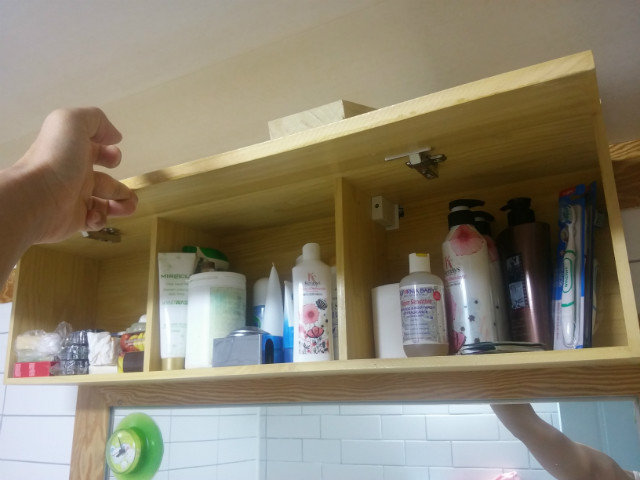욕실 수납장입니다.