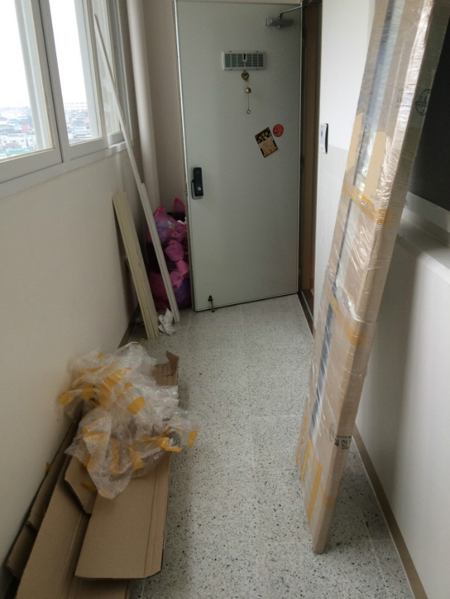 드디어 문짝까지 모두 마무리 했네요.