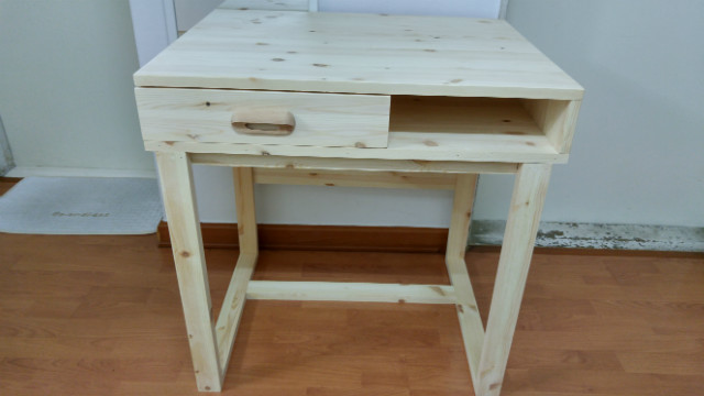 베이직 윙크 책상의 흔들림 방지를 위한 개선 요청