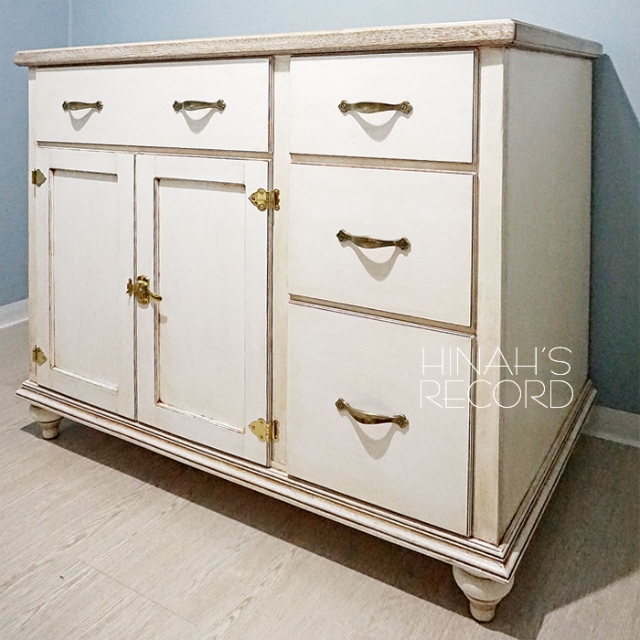 자작합판으로 만든 주방 수납장