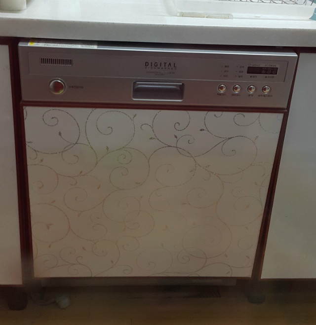 코팅합판으로 만든 싱크 하부장, 상부장 일부