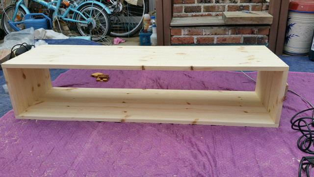 홍송으로 만든 TV장